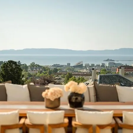 Luxury Fjord View Penthouse, Terrace And Comfort ! Free Private Parking Spot 特隆赫姆