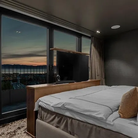 Luxury Fjord View Penthouse, Terrace And Comfort ! Free Private Parking Spot